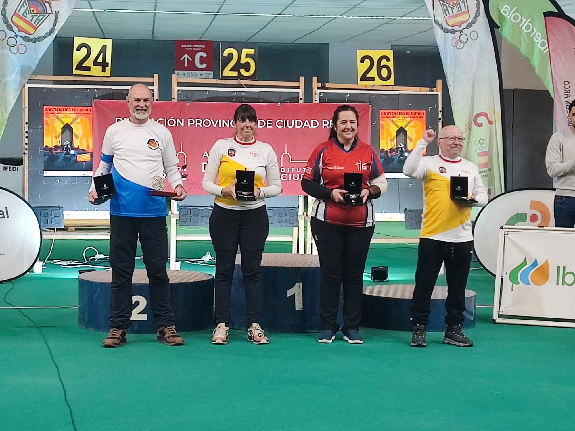 César Vera, una trayectoria de excelencia reconocida con la Medalla del COE